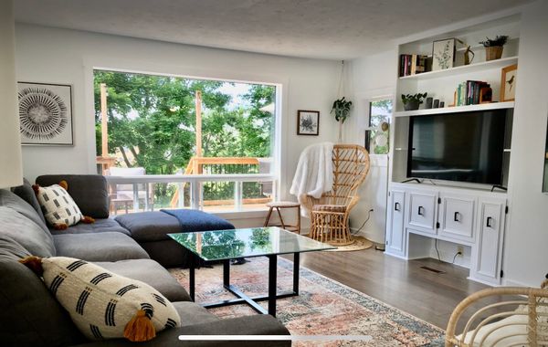 Montague home with hot tub, by breweries