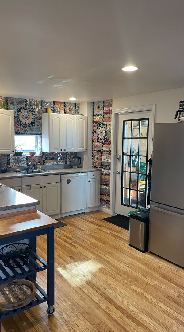 Cozy City home with access to the best that Burlington has to offer!!