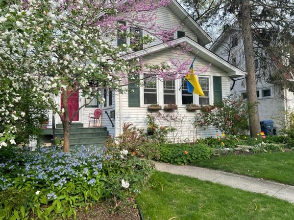 Robyn and Elliotts hus