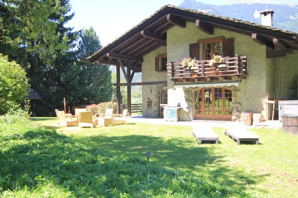 Luxury Swiss Mountain Chalet located in Le Chable with access to Verbier and the 4 Valleys Ski Areas