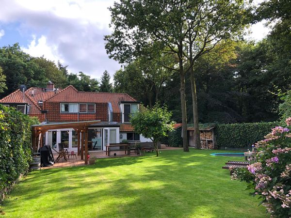 Modern 3 floor family house in the forest (close to Amsterdam)