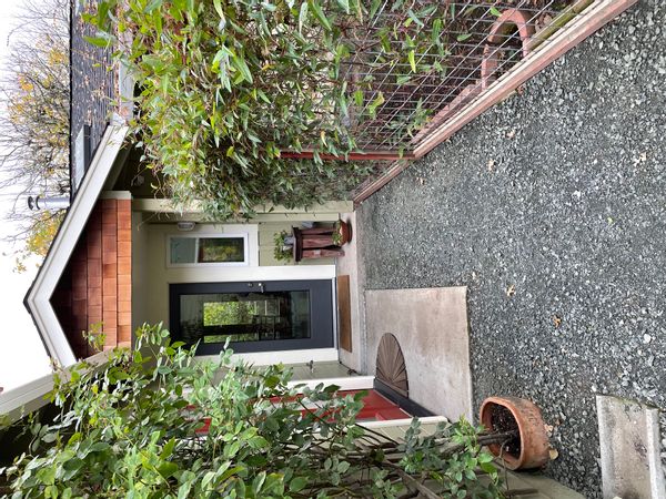 Private One-Bedroom Sanctuary with Vaulted Ceilings & Garden in the heart of Wine Country