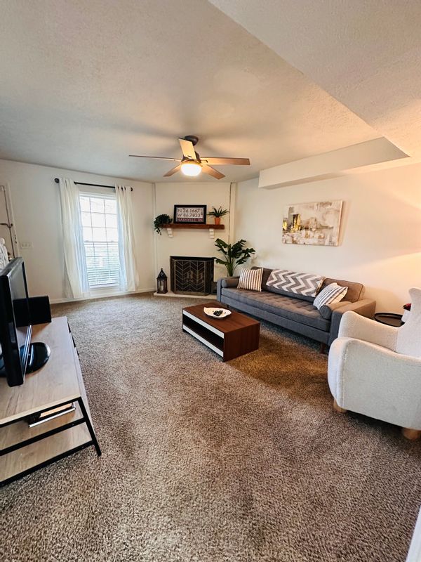 Nashville Townhouse 15min to Downtown, 5 min to BNA Airport