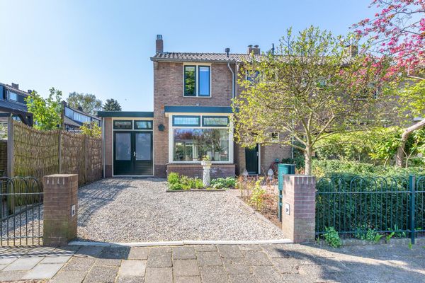 Centrally located (child-friendly) house in a wooded area, close to Amsterdam, Hilversum, Utrecht and Amersfoort!