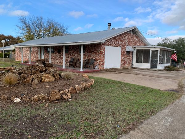 Texas Farmhouse near Lake