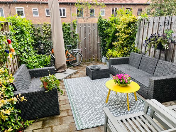 cosy split-level home, near station and centre