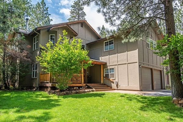 John and Shawnies hus