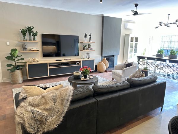 Game Reserve Base - Use this 5 Bedroom Family Home as a Base to explore Madikwe, Marakele & Kruger..