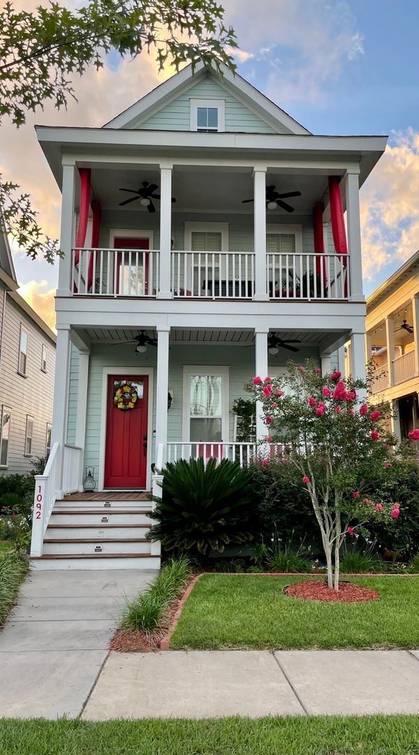 Carmen and Dianas hus