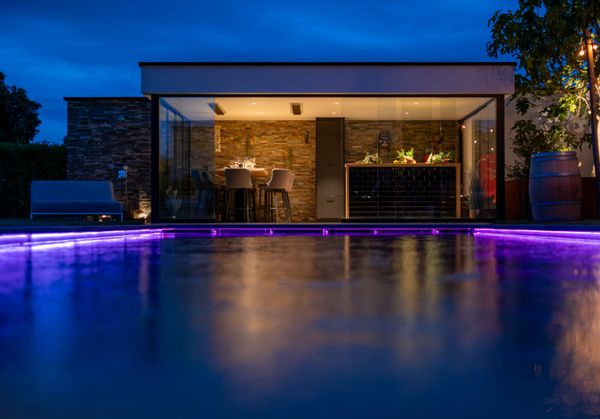 House with outside pool and jacuzzi