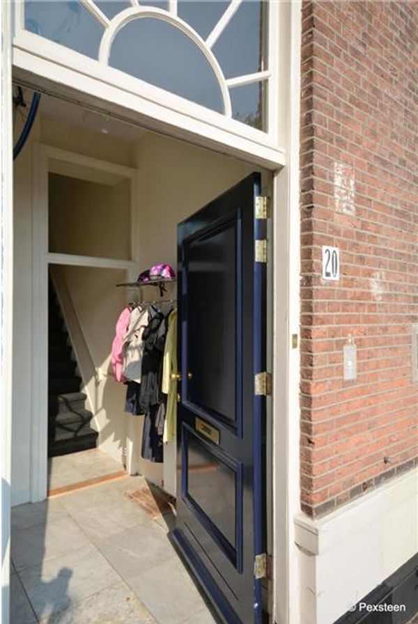 Canal house in the Hague centre