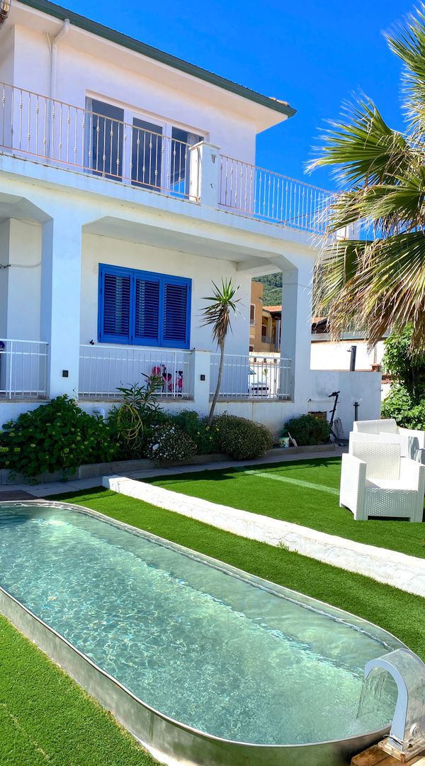 Apartment 100m from sea, garden view(min. stay 5...max 4 person)