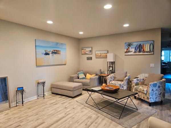 Private Room & Bath 1.5 Miles from the Beach ! Senior Community with pool & spa