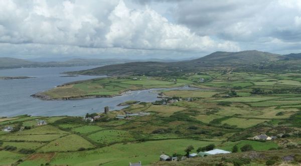 House with panoramic Views over Dumanus Bay, South West Ireland - No Guestpoints