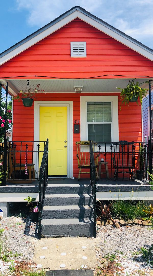 Cute house and yard in the center of New Orleans