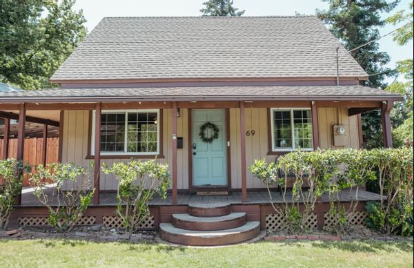 Charming in Town Cottage- Unavailable for 2025