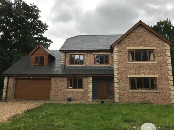 Modern 6 bed house in heart of South Wales close to Swansea