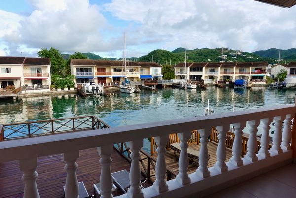 Kosta & Courtney. Serge & Lanas hus