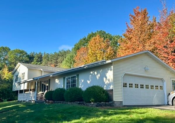 Traverse City at base of Leelanau Peninsula just 1 mile from downtown Traverse