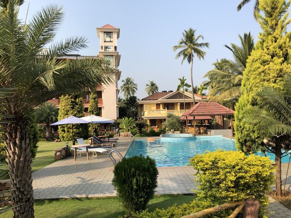 Spacious 2 bedroom apartment 10 mins walk to beautiful beach