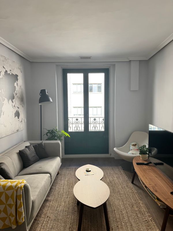 Bright & modern home base steps from Gran Vía