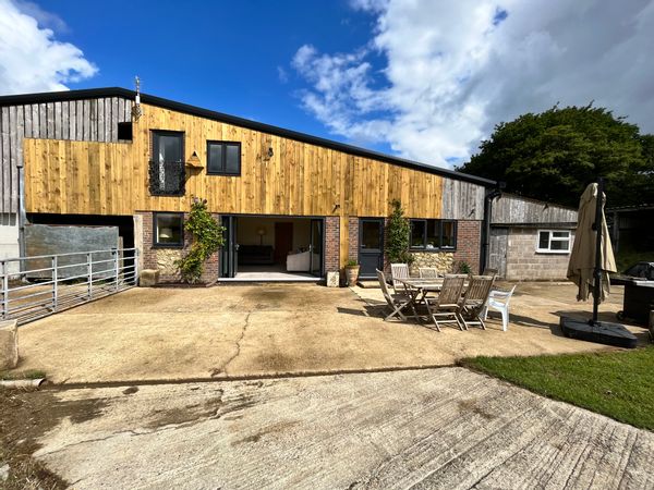 Barn House - cosy family home in the beautiful English countryside