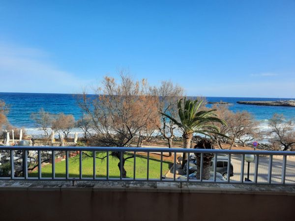 Apartament davant la mar. Ca na Jerònia i en Miquel Toni