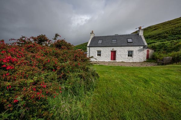 Beautiful traditional cottage in Isle of Skye