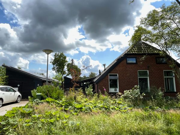 Lovely farmhouse with big garden and swimming pond