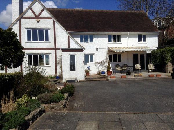 Spacious family home with sea views and easy access to London + Europe