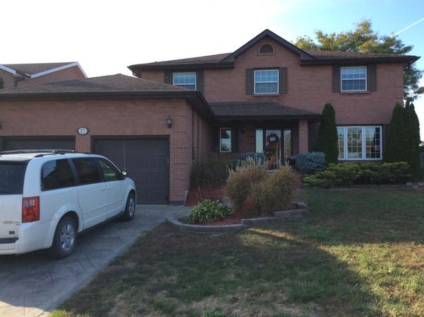 Lovely, large home in mature neighbourhood close to Toronto / Cottage Country