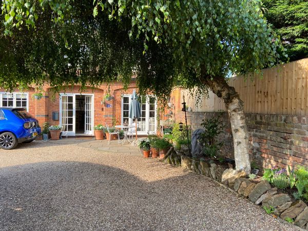 Charming converted coach house near Warwick Castle