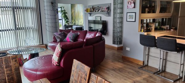 Manus's Spacious Bright Apartment