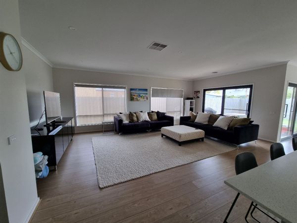 Majestic and very spacious beach retreat in St Leonards