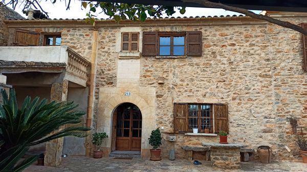 Miquel and Aina s Haus