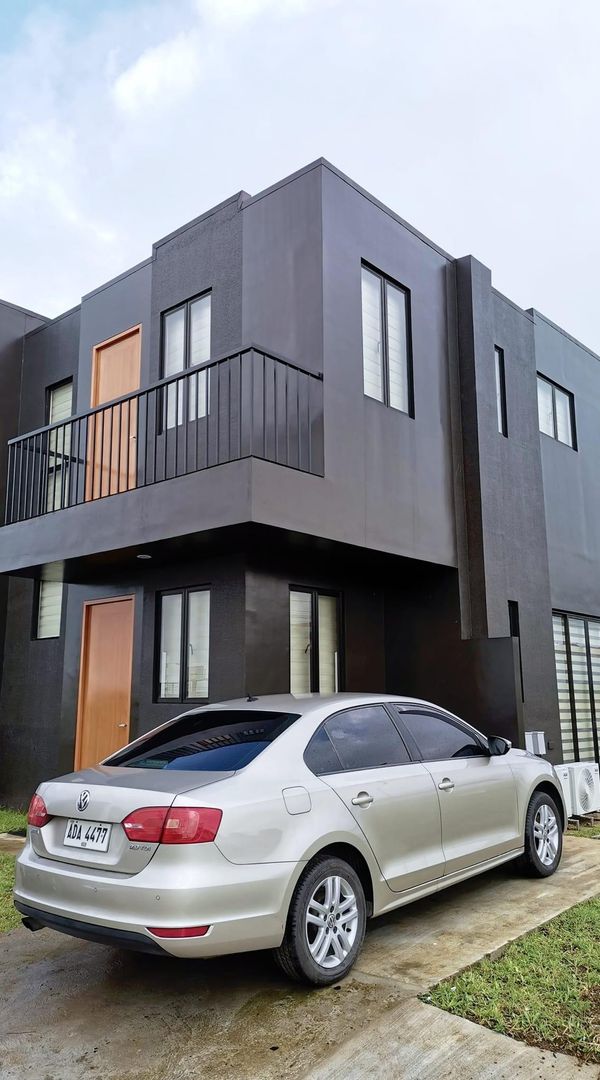 Mhe Anne and Red's house