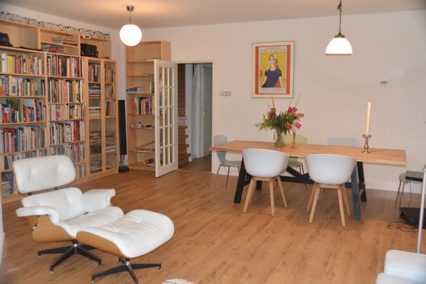 20 minutes from central Amsterdam, modern spacious home with free bikes and parking