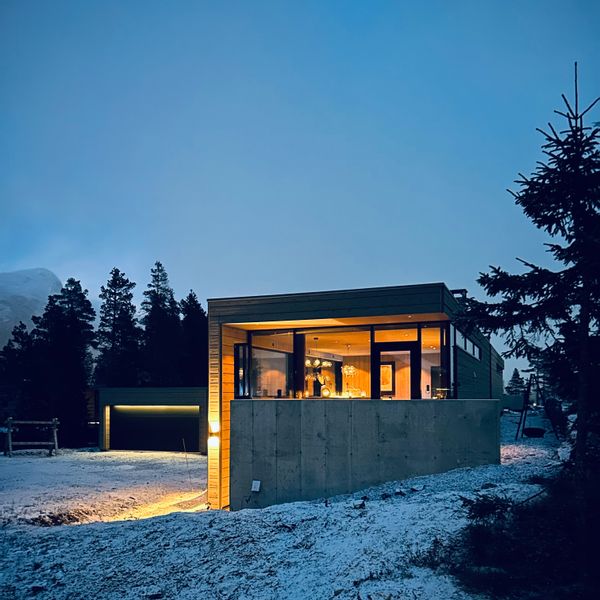 Modern cabin in Norways best skiing mountains