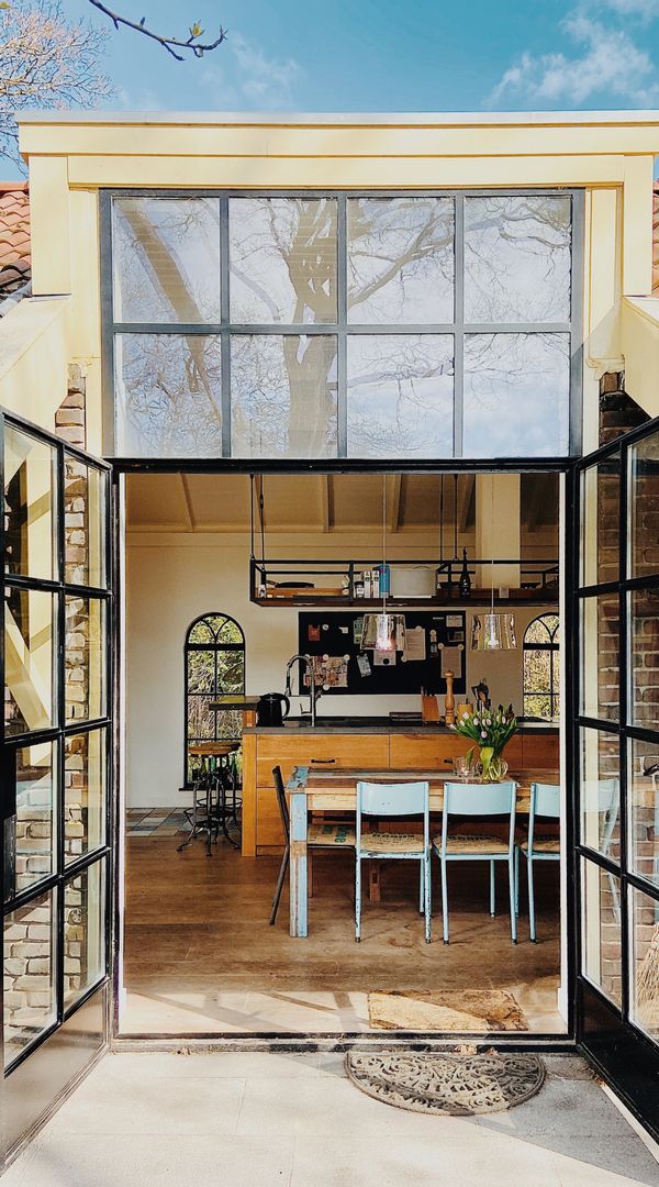 Charming house: forest at the sea!