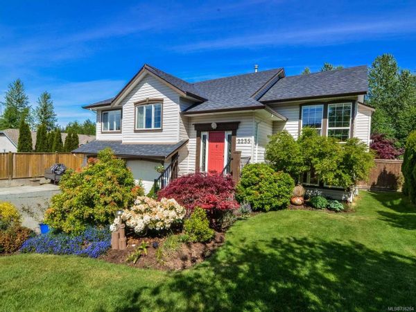 Suburban micro-farm by the sea