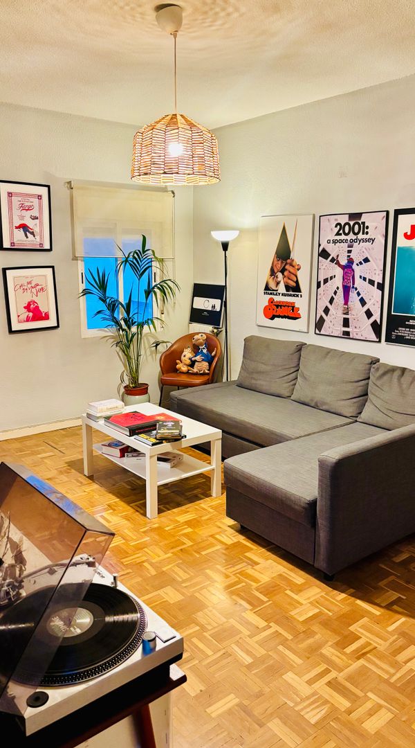 Cozy 1-bedroom in Chamartín, close to metro, center and airport, quiet building with pool and views.