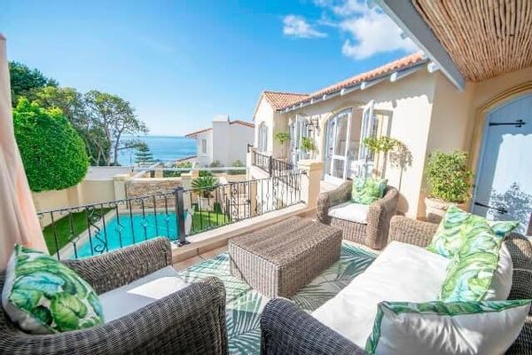 Amanda and Nina s Haus