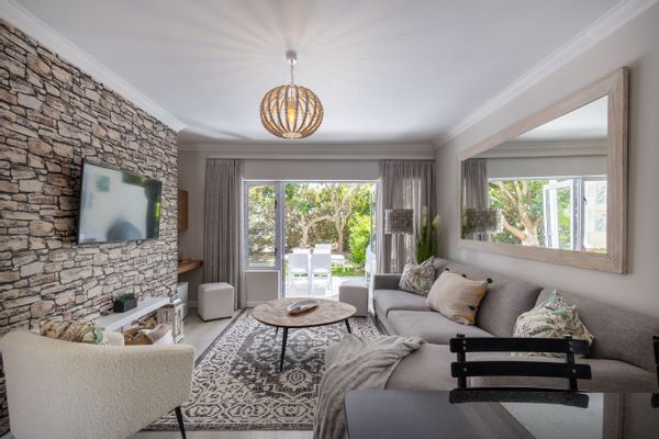 Amanda and Nina s Haus