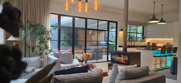 Julia In Africas hus