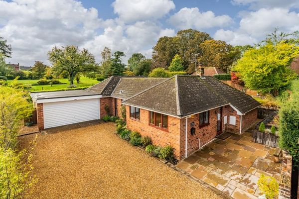 Detached cottage on outskirts of historic Winchester