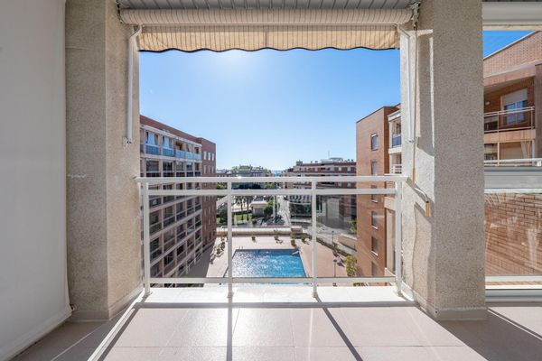 Magnífico apartamento con piscina en el centro de Cambrils