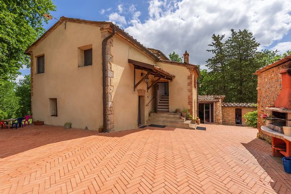 Tuscany, beautiful country house ( villa) near Siena and Florence, in winter free