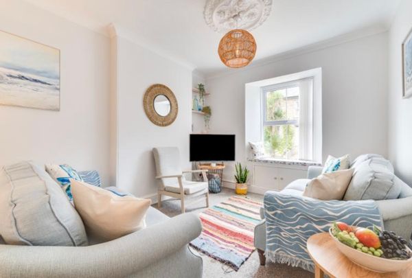 St Ives Town House Close To Beaches