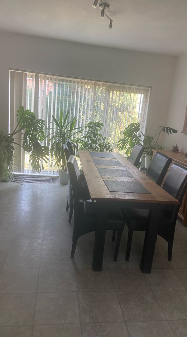 Mwema Angelique s Haus