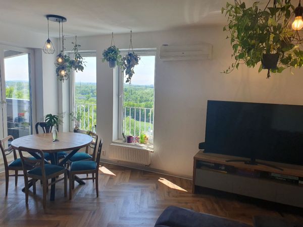 Warta River views, pool, sauna, and cozy comfort – this apartment has it all!